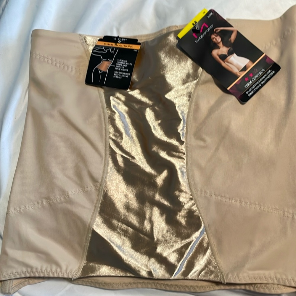 NWT Maidenform Firm Control Silhouette Enhancing Smoothing Waistnipper Medium